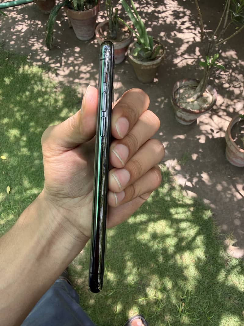 Apple iPhone 11 pro 1