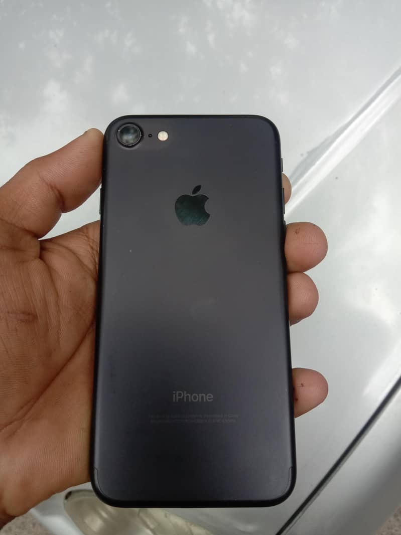 Apple iPhone 7 0