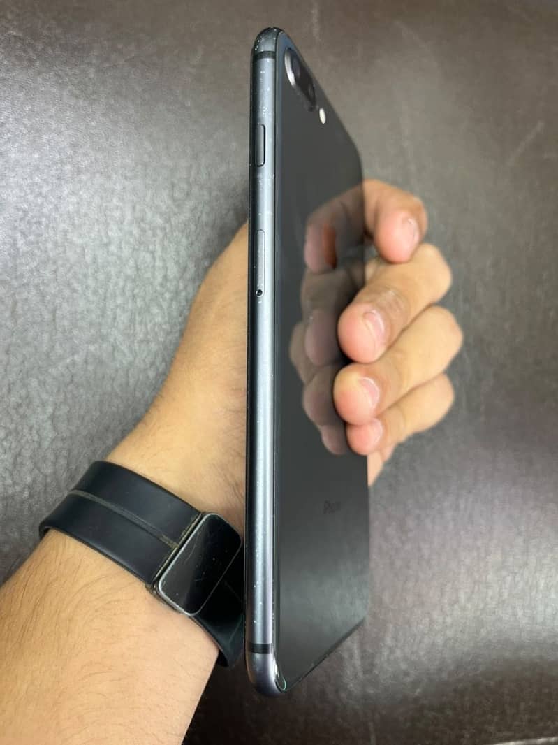 Apple iPhone 8 Plus 1
