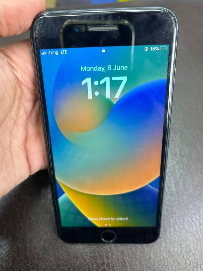 Apple iPhone 8 Plus 3