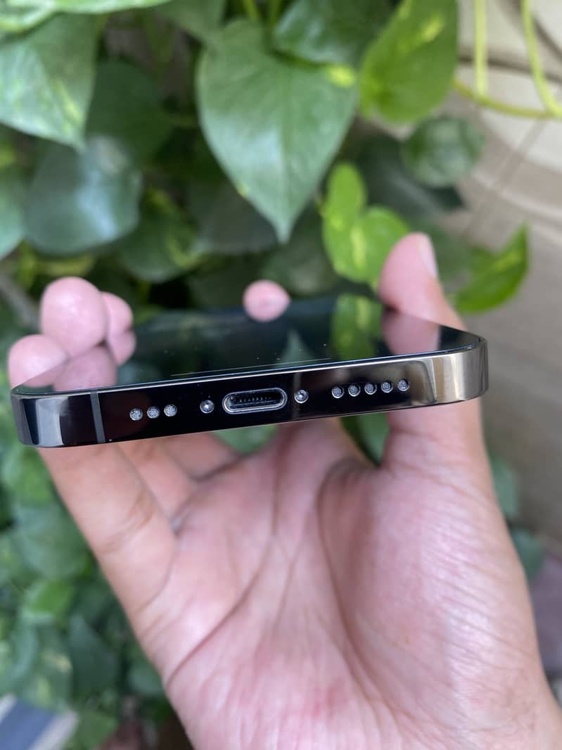 Apple iPhone 13 Pro 2