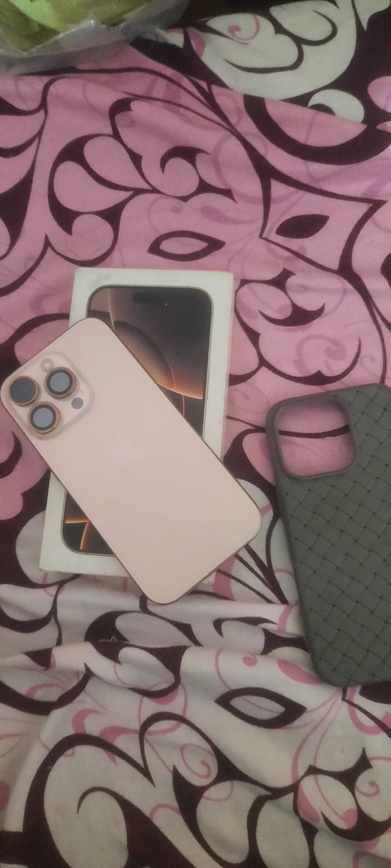 Apple iPhone 16 Pro 1