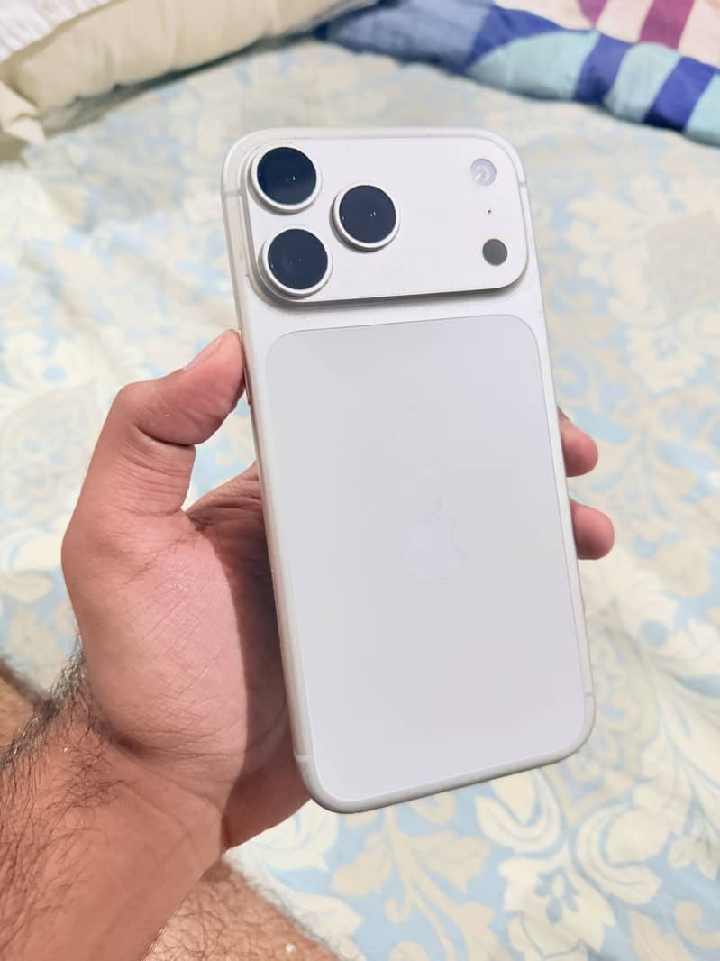 Apple iPhone 17 Pro Max 1