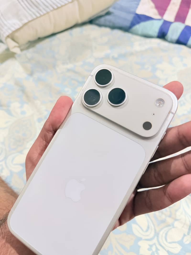Apple iPhone 17 Pro Max 2
