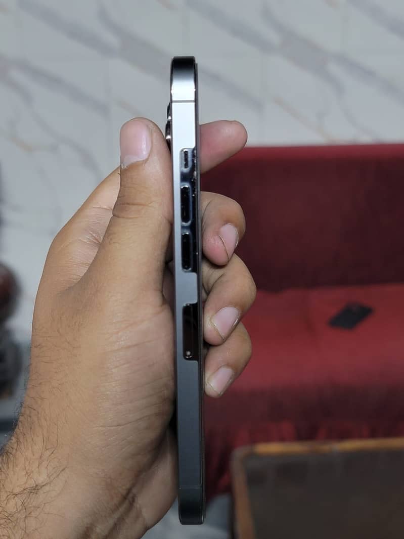 Apple iPhone 13 Pro 2