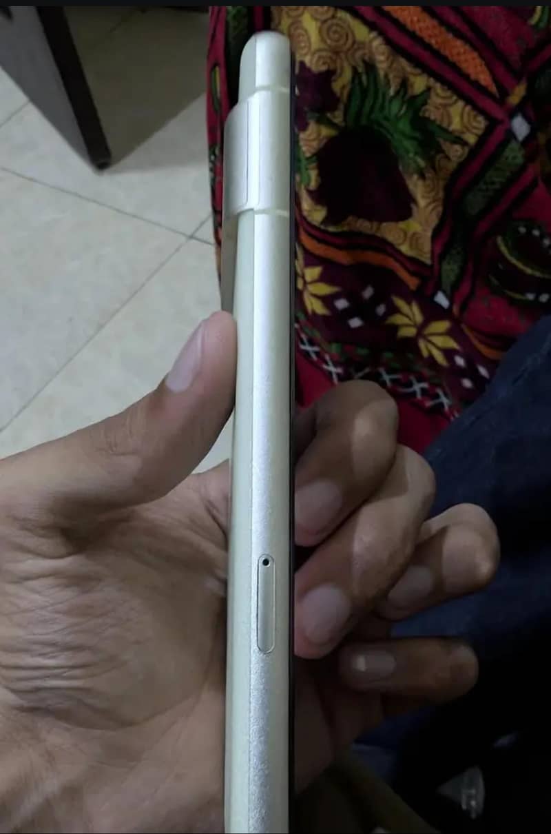 Google Pixel 7 4
