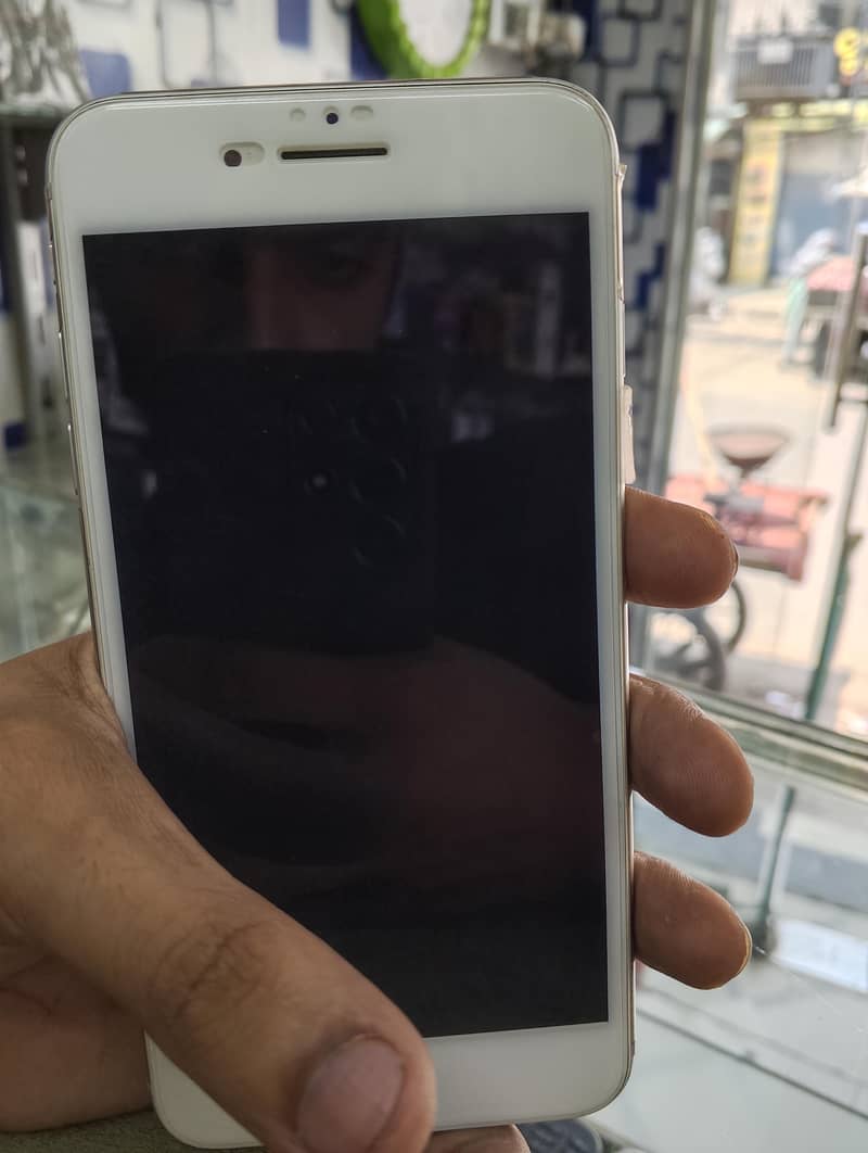 Apple iPhone 7 Plus 2
