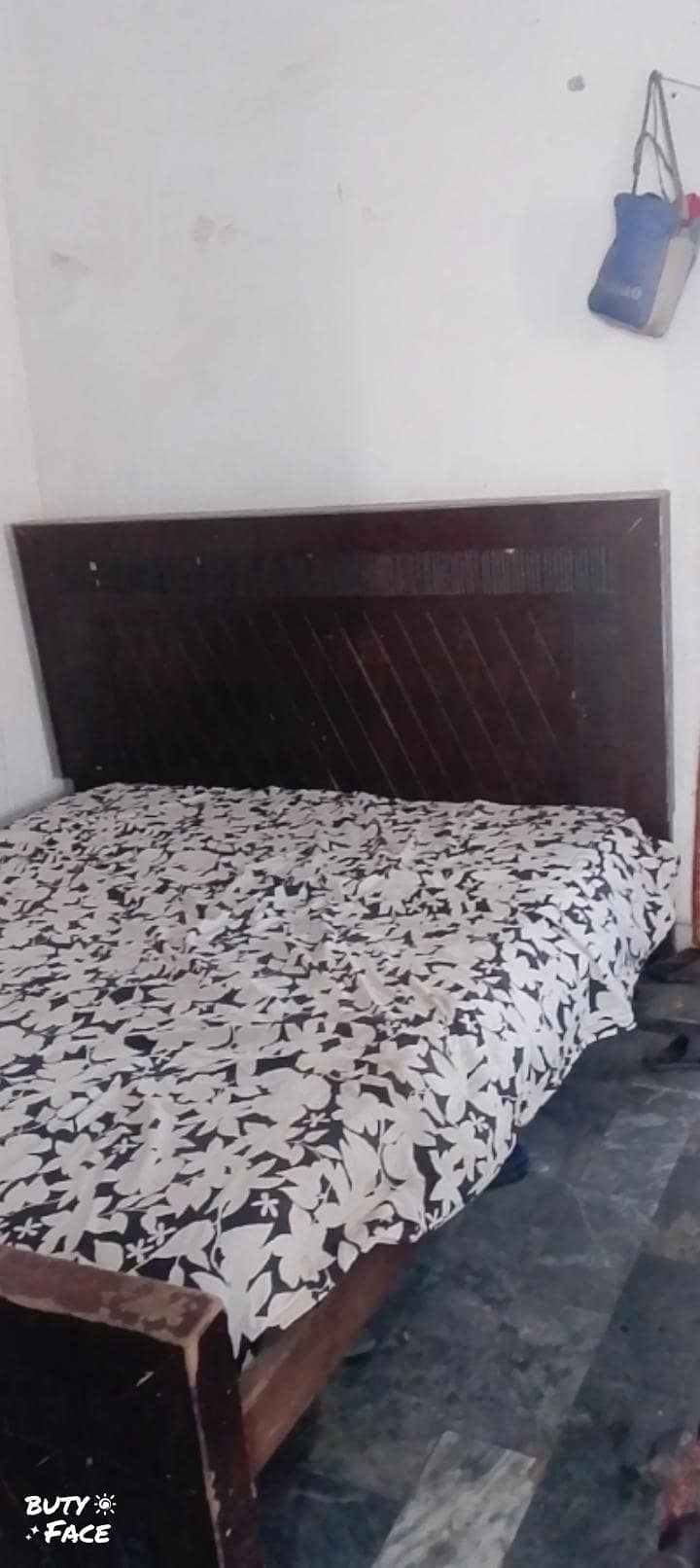 king size bed 0