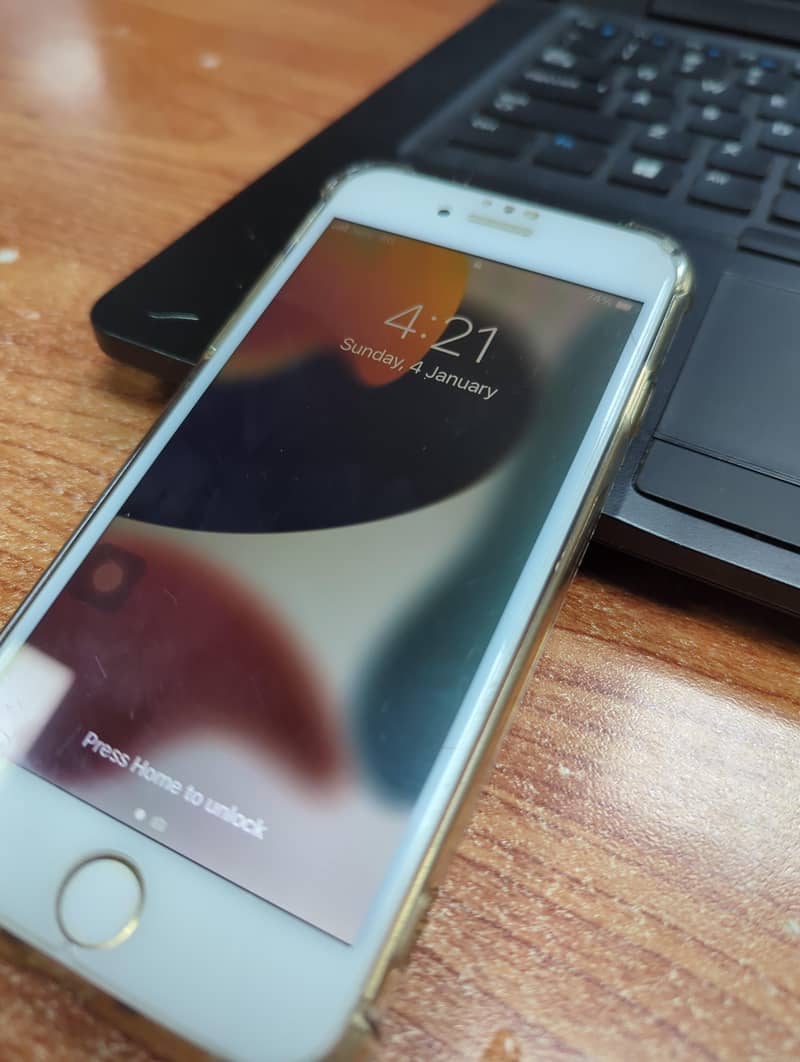 Apple iPhone 7 0