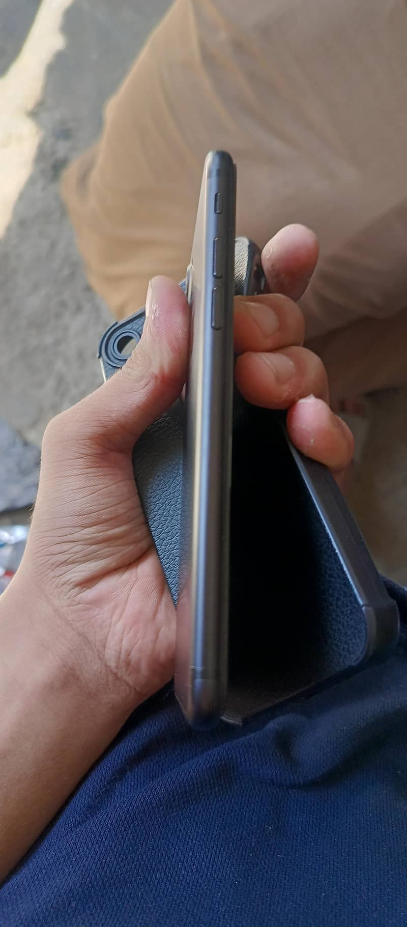 Apple iPhone 7 3