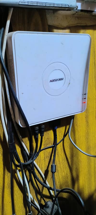4ch Dvr with 2 camera wires supply 500gb hard
