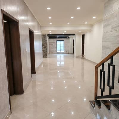 Commercial Floor Available For Rent MM Alam Road