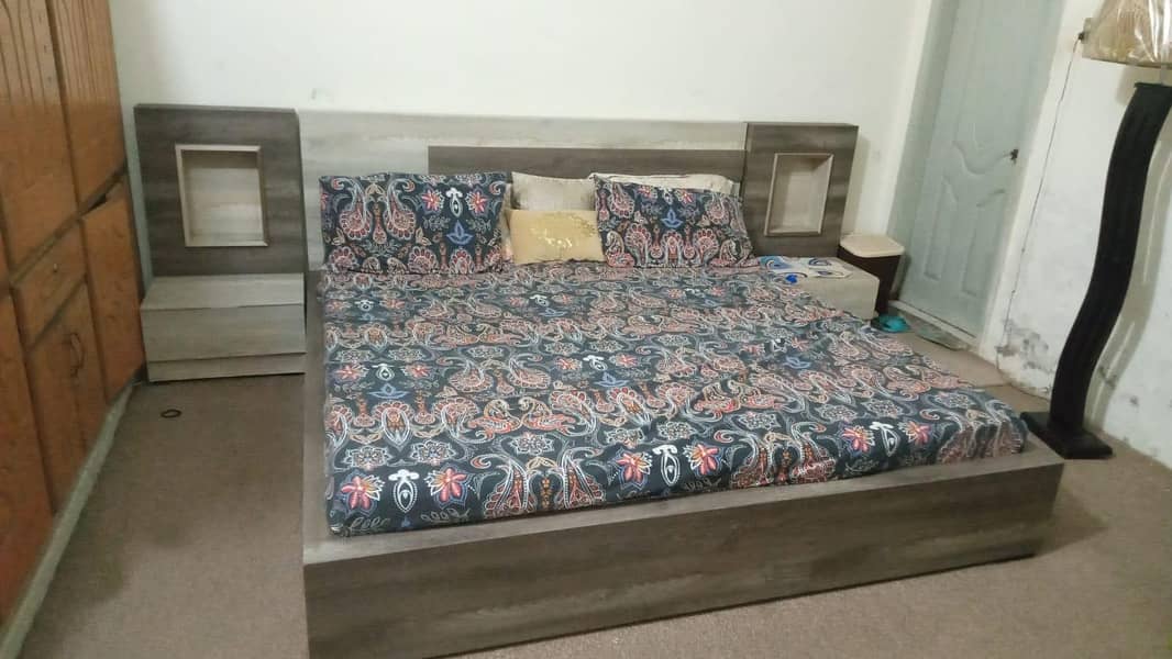Bed & Dressing 0