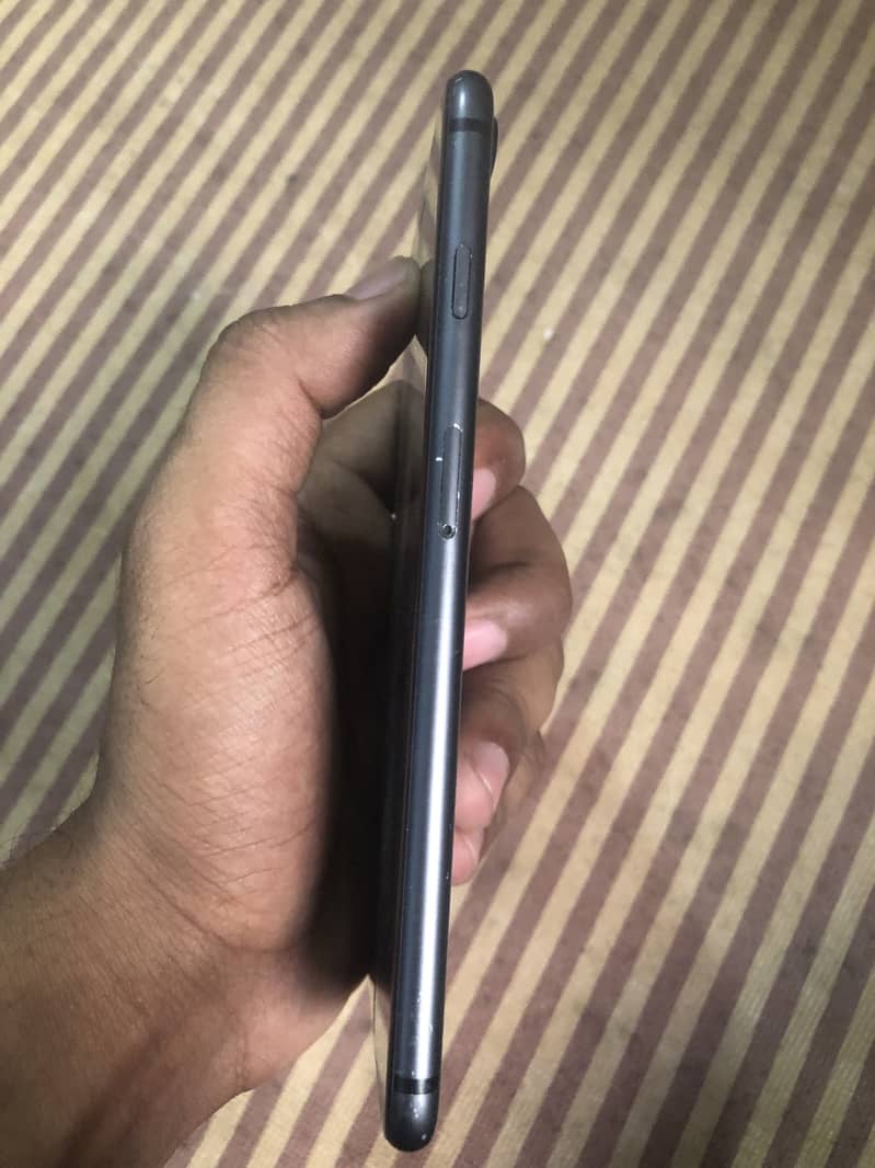 Apple iPhone 8 Plus 2
