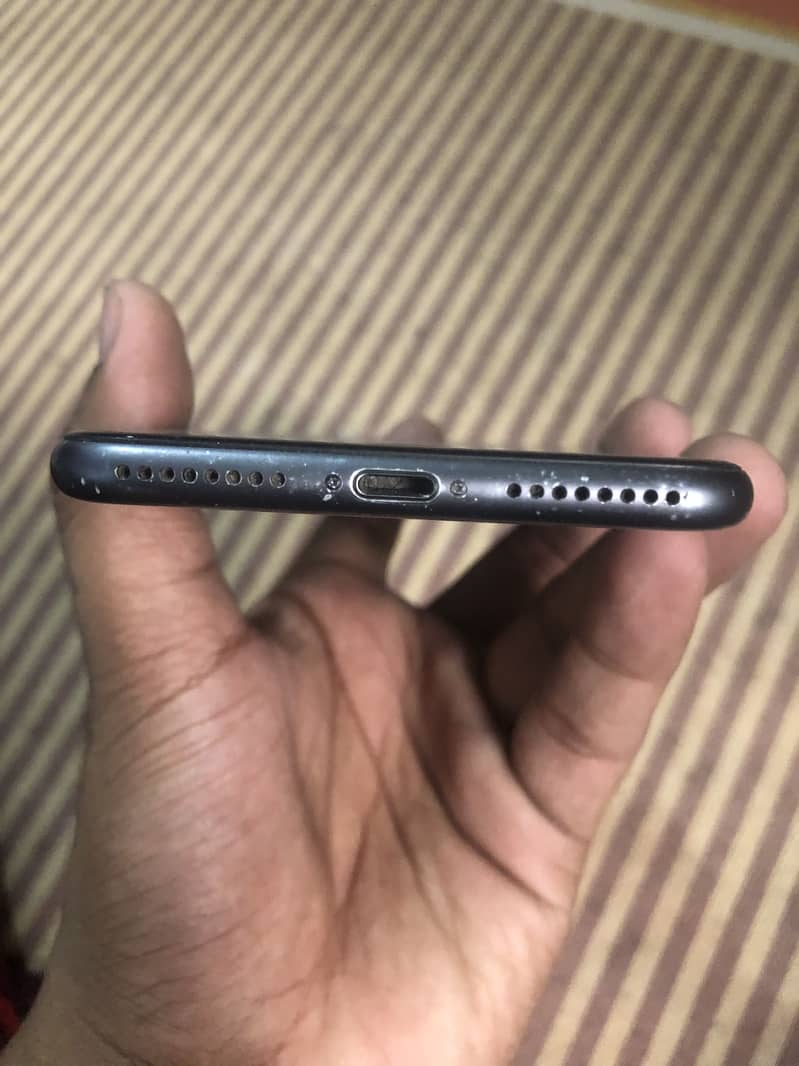 Apple iPhone 8 Plus 3