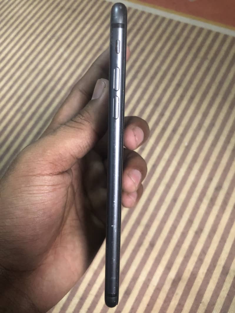 Apple iPhone 8 Plus 4