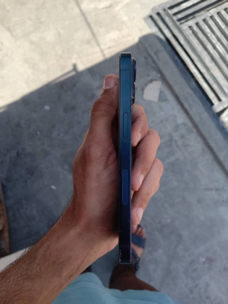 Apple iPhone 14 3