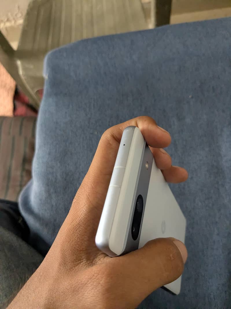Google Pixel 7a 2