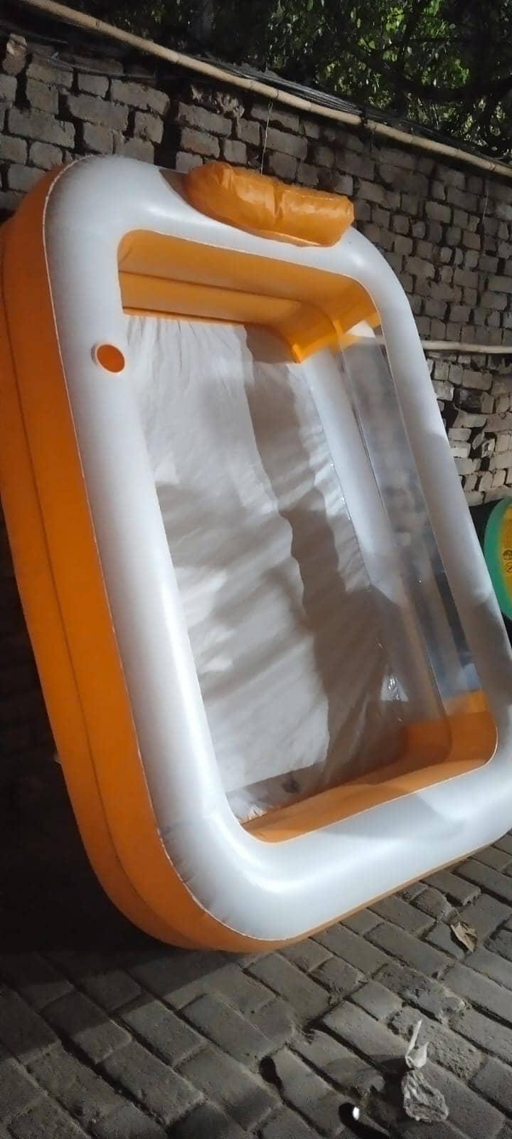 Inflatable swimming pool 0