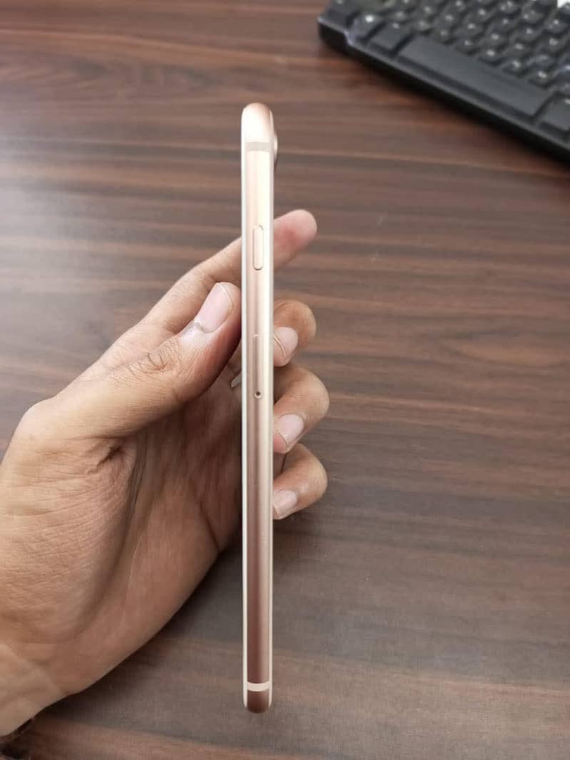 Apple iPhone 8 Plus 5