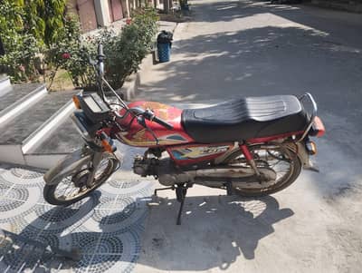 cd 70 2015 first owner. Engine siezed hai.