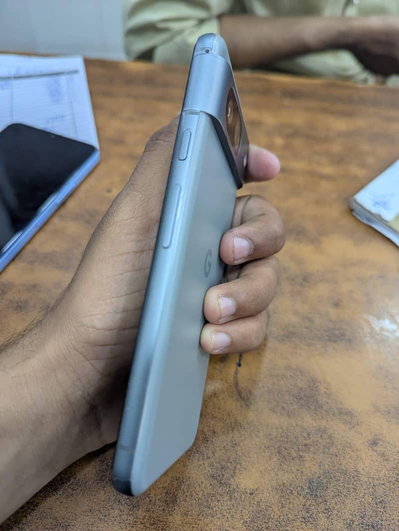 Google Pixel 8 4