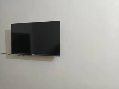 2K QLED 10 BY 10 CONDITION. WITH BOX