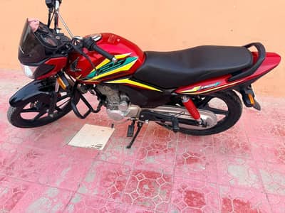 Honda CB 125F 2023