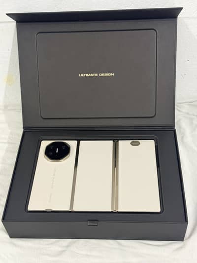 Huawei Mate XT Ultimate 16/1tb • extra accessories also included
