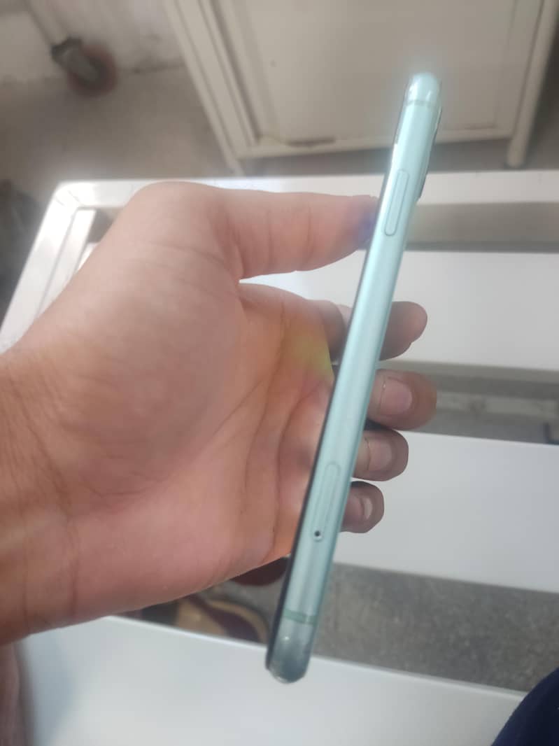 Apple iPhone 11 3