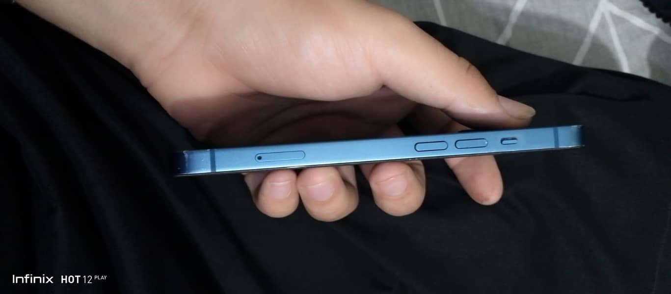 Apple iPhone 13 2