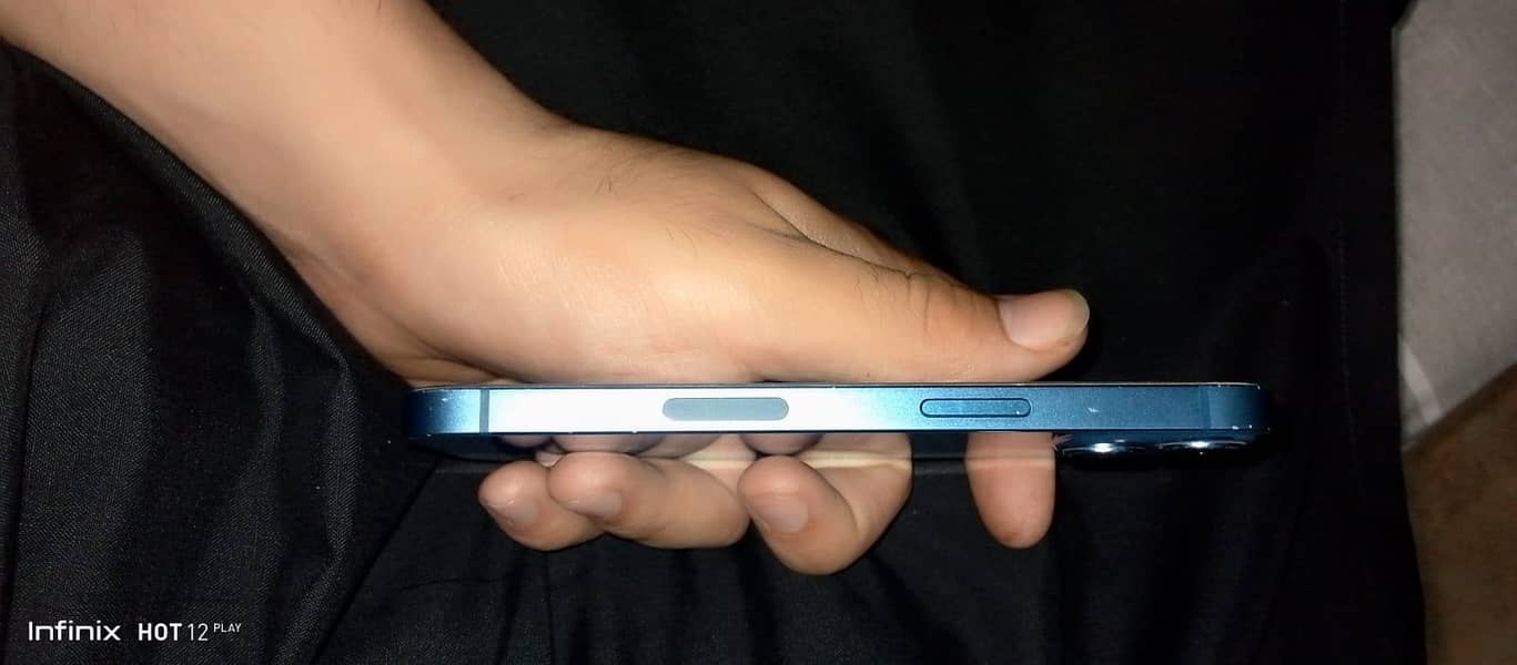 Apple iPhone 13 4