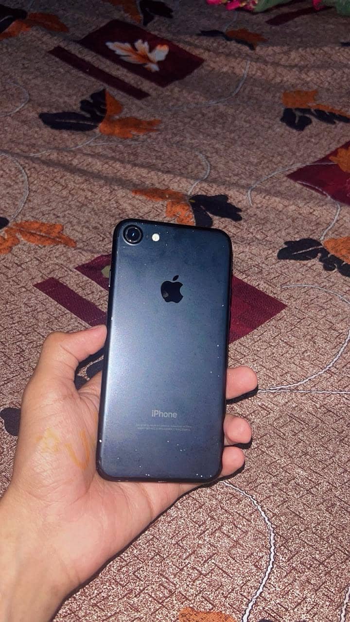Apple iPhone 7 0