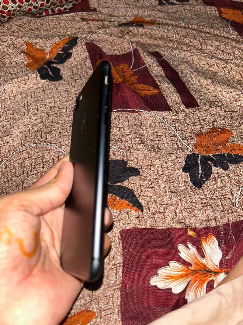 Apple iPhone 7 2