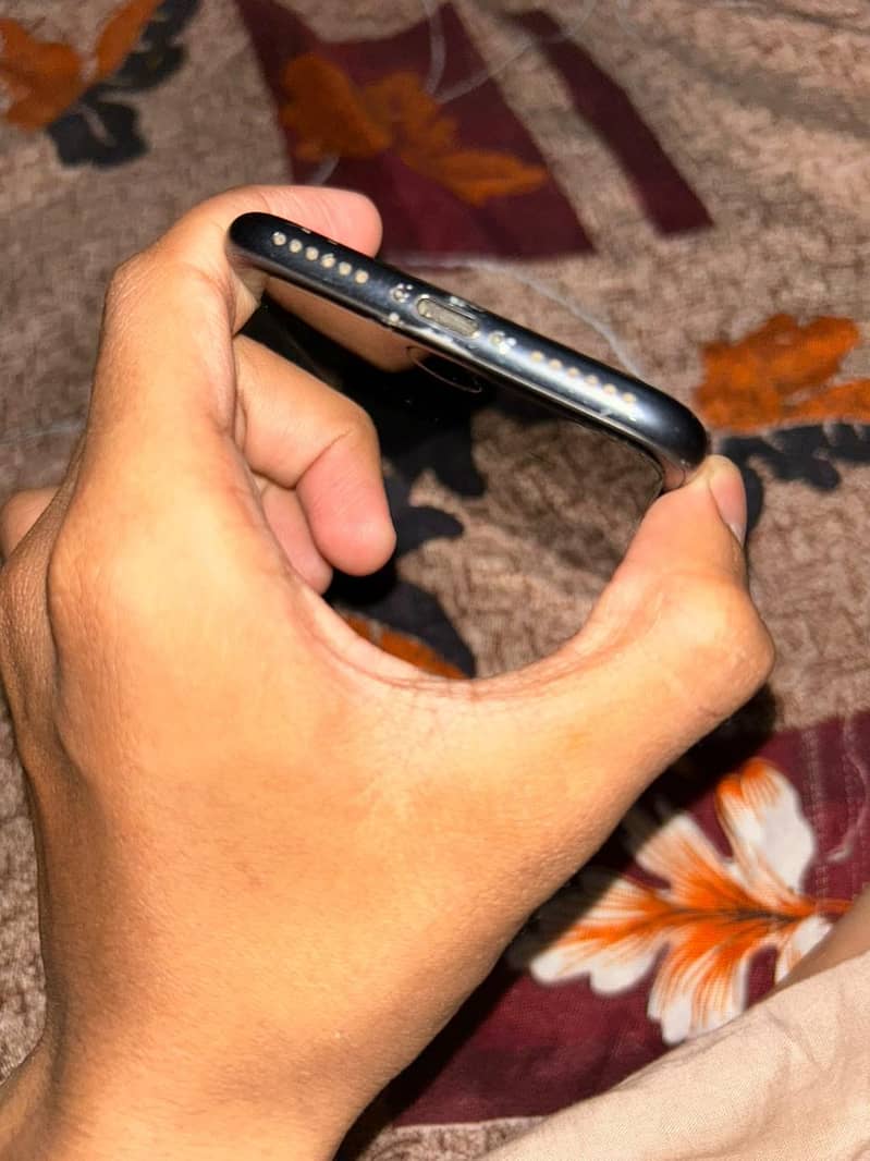 Apple iPhone 7 3