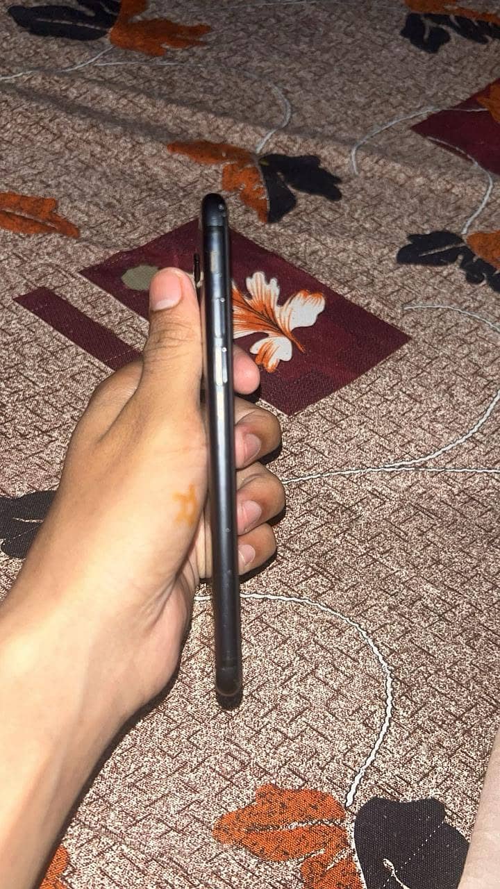 Apple iPhone 7 4