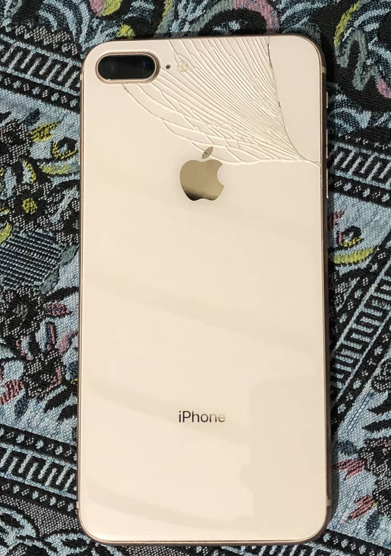 Apple iPhone 8 Plus 1