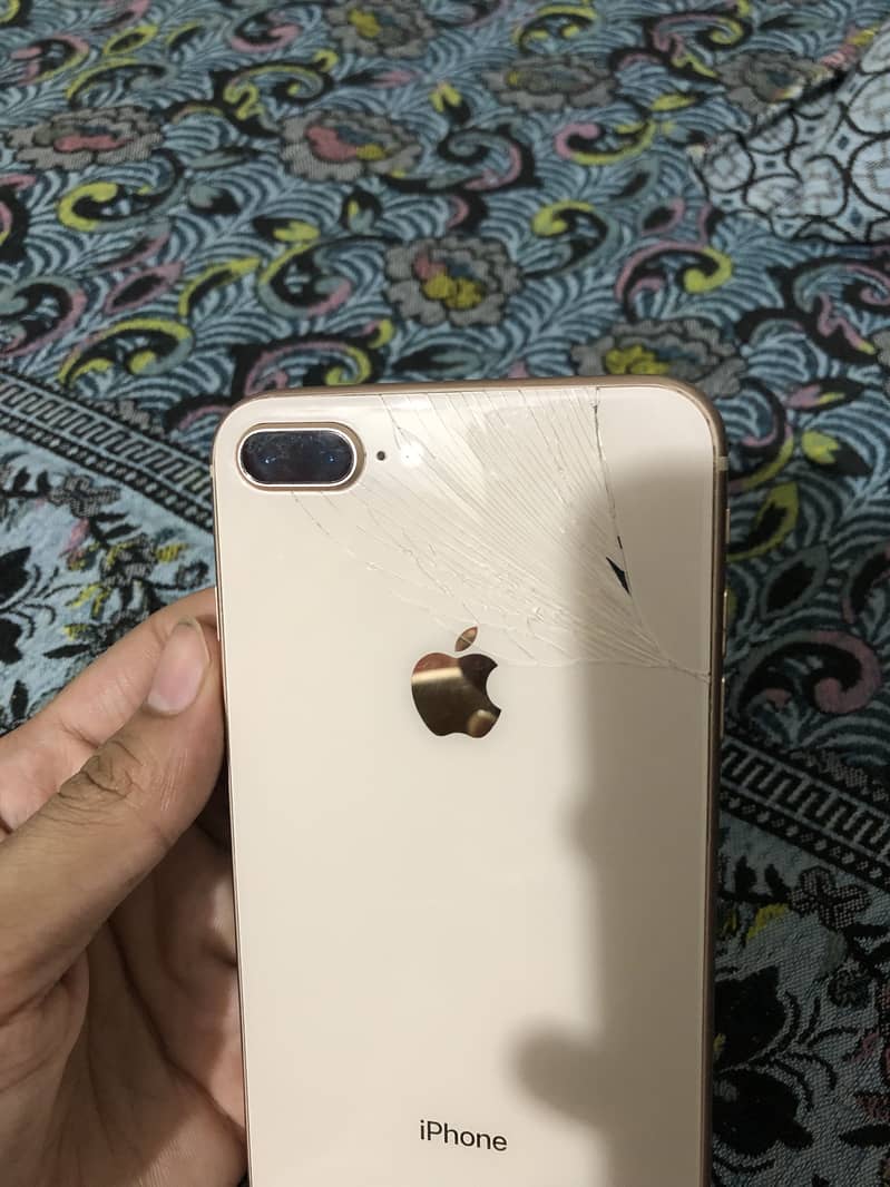 Apple iPhone 8 Plus 2