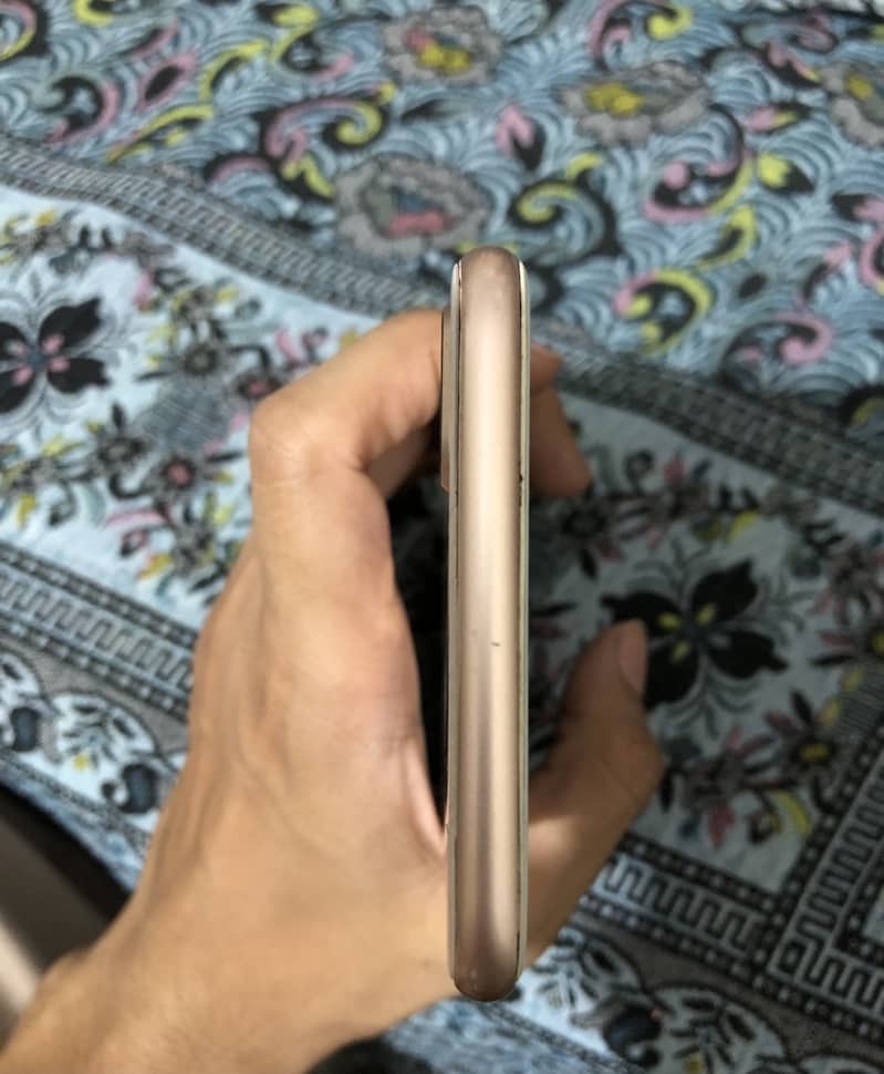 Apple iPhone 8 Plus 3