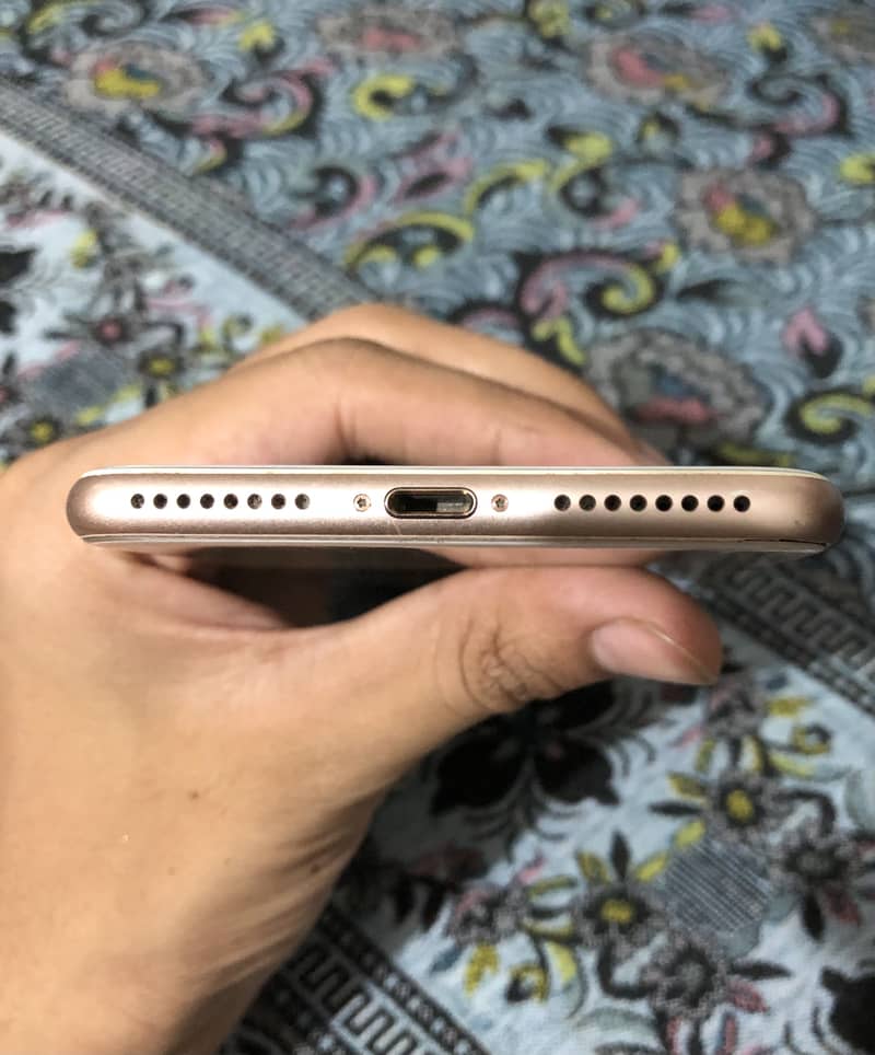 Apple iPhone 8 Plus 4