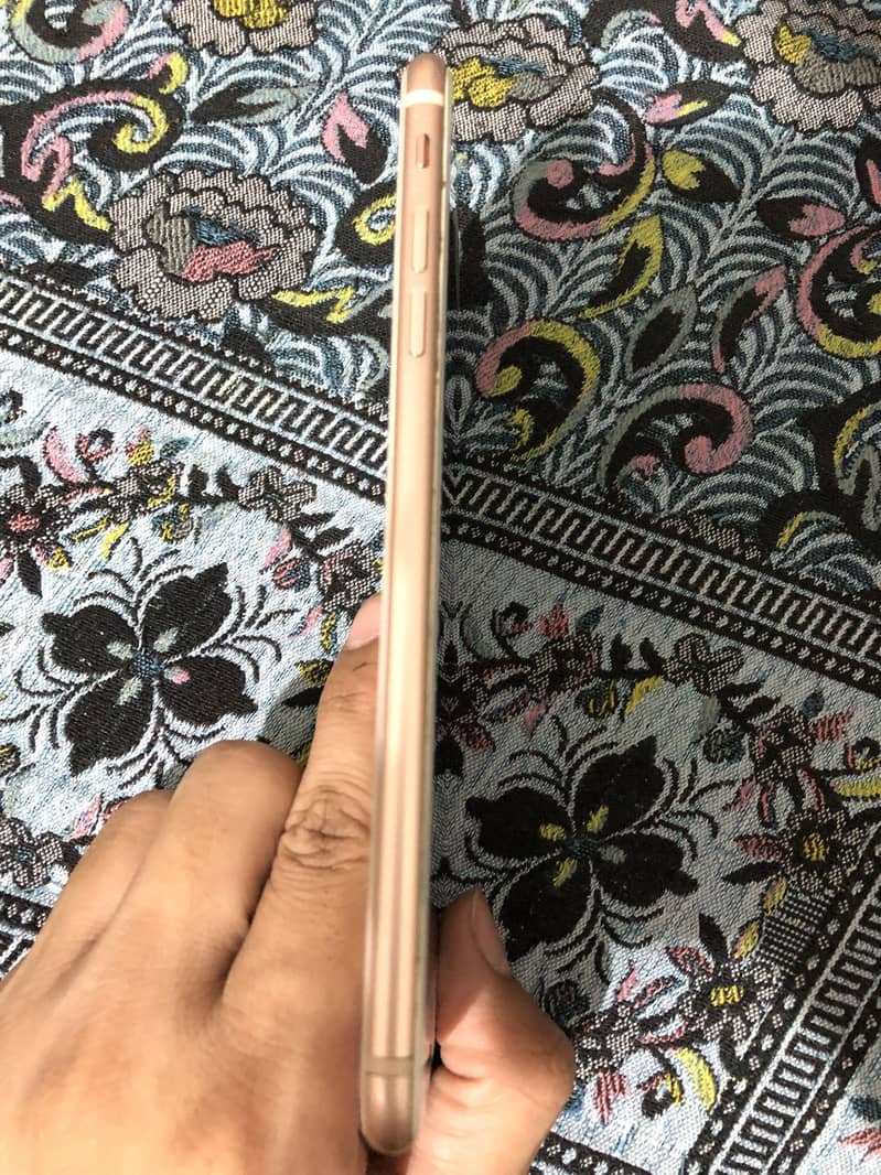 Apple iPhone 8 Plus 5