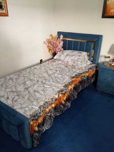 single bed with metress