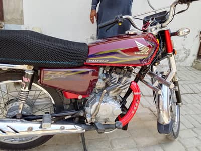 Honda CG 125 model 17 for sale in 10/10 condition nut to nut genuine