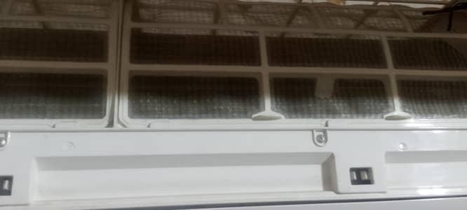 1.5 ton  split ac in very good condition only 3 seasons used