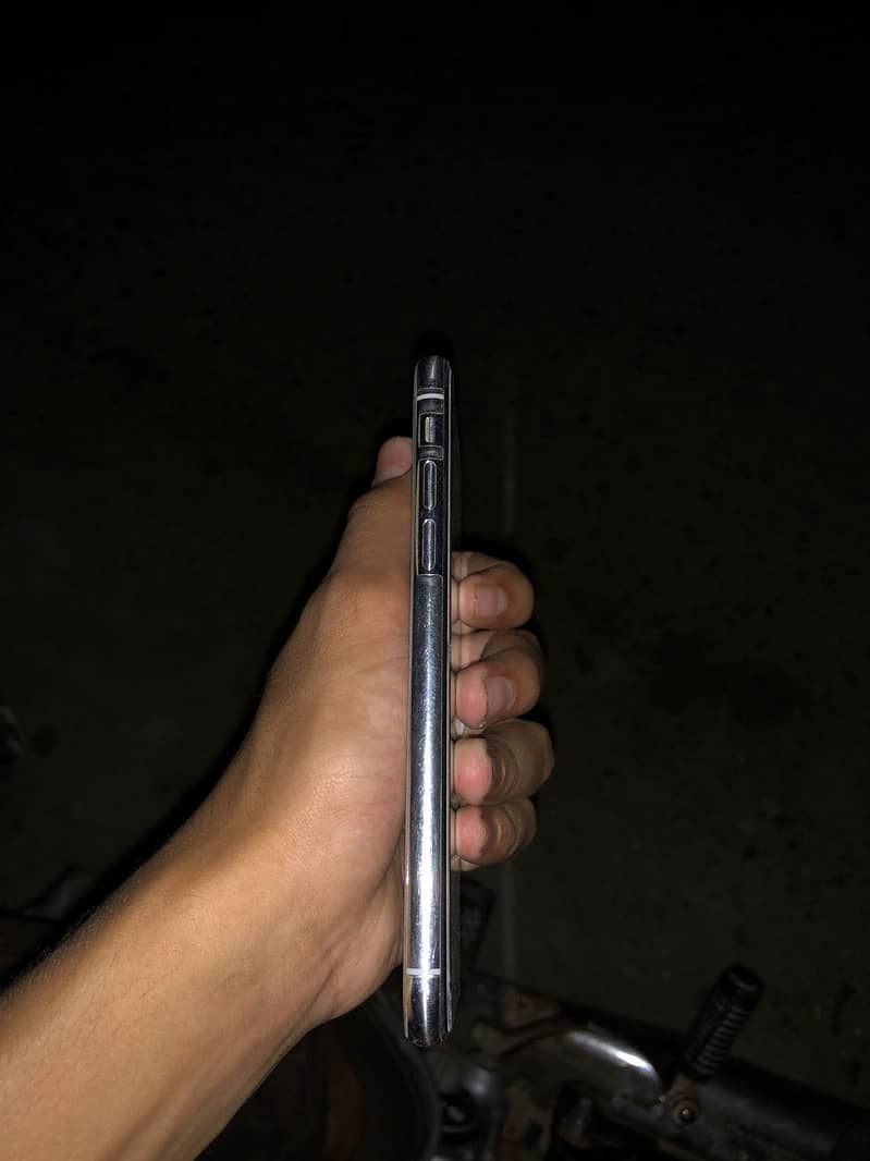 Apple iPhone X 3