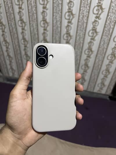 Apple iPhone 16