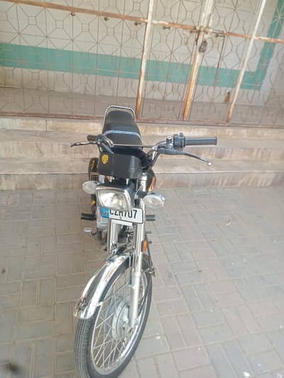 honda 125 self start gold edition. .