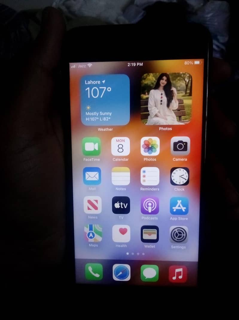 Apple iPhone 8 Plus 0