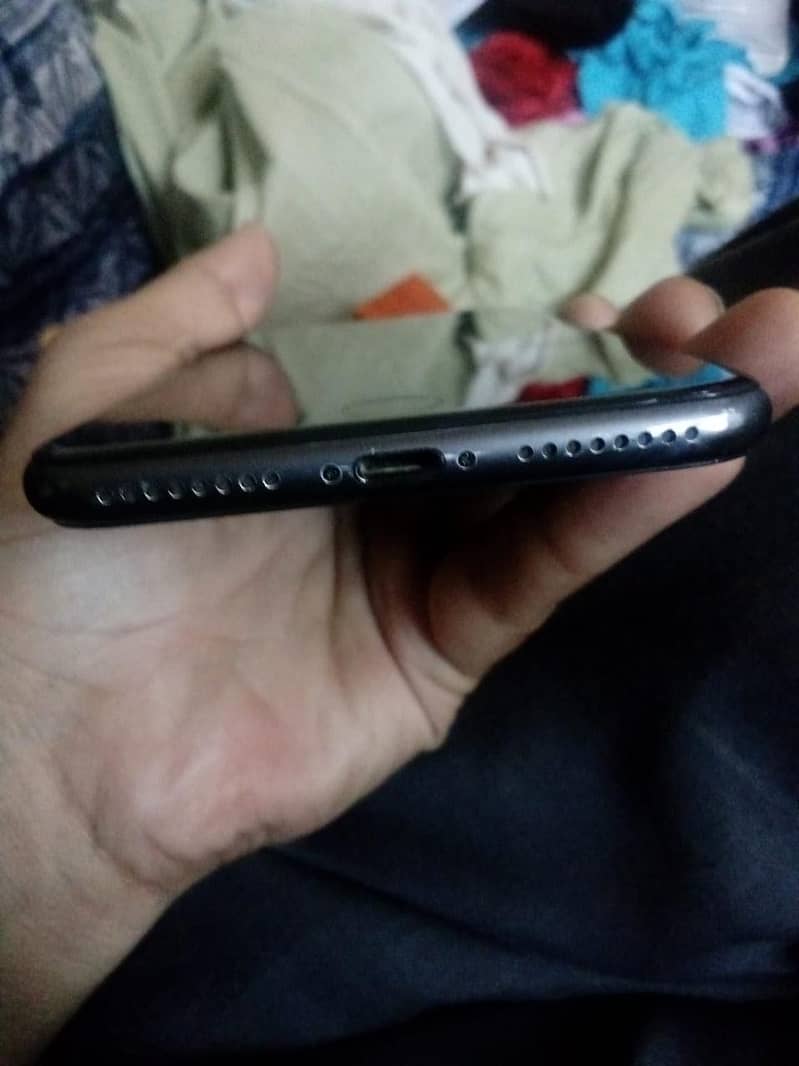 Apple iPhone 8 Plus 5