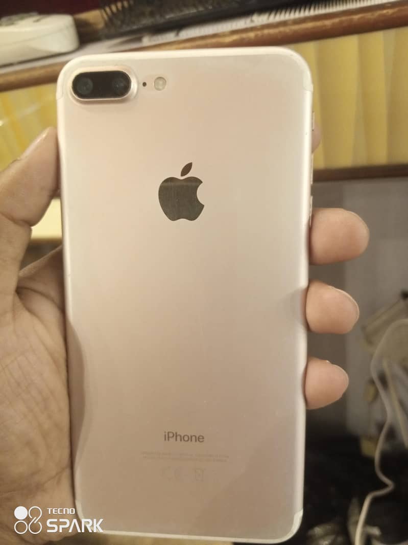 Apple iPhone 7 Plus 1